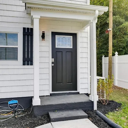 Stunning Retreat ~ 2 Mi To Center! *