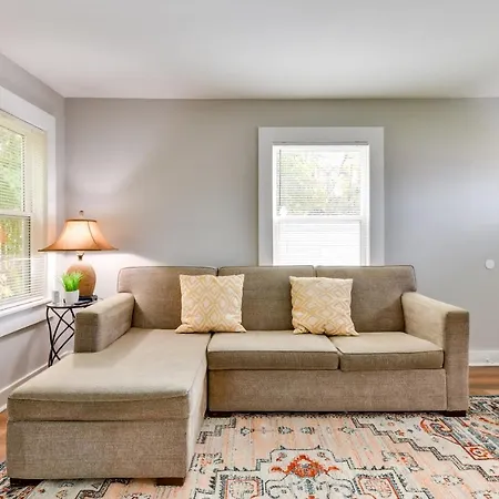 Stunning Retreat ~ 2 Mi To Center!