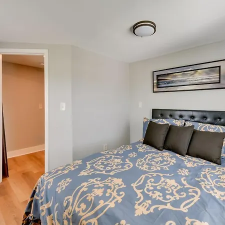 Stunning Retreat ~ 2 Mi To Center! *