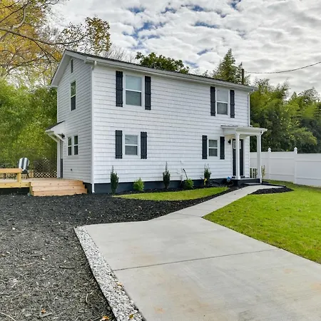 Holiday home Stunning Retreat ~ 2 Mi To Center! *