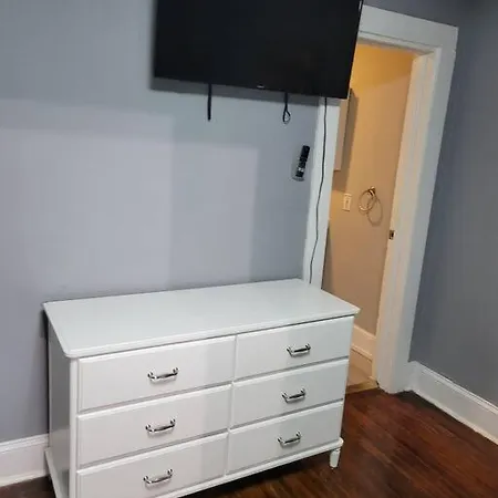 Holiday home Centrally Located. Close To Everything In Uptown And Plaza Midwood. *