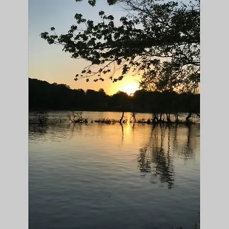 3-bdr Direct Waterfront Holiday home Charlotte