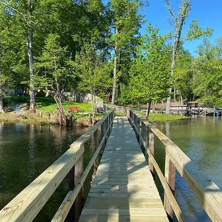 3-bdr Direct Waterfront Charlotte