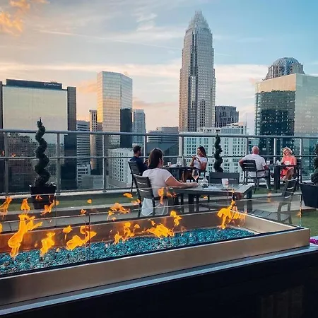 Apartment Dt Charm With Pool,gym,wine,wkspace, Free Parking Charlotte