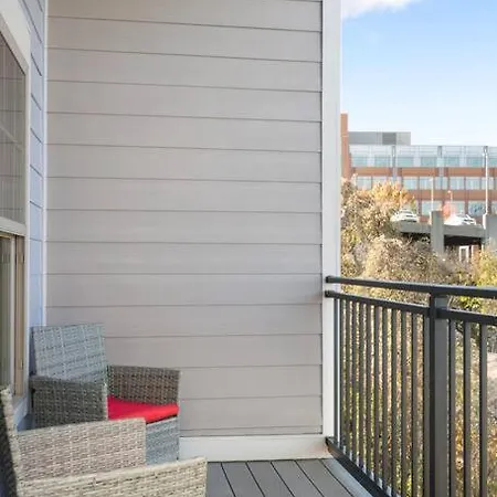 1br Uptown, Pool, Wine, Near Convention Center_311 Apartment *