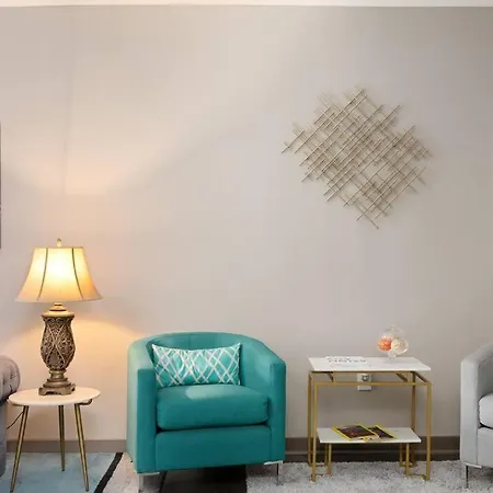 Apartment Dt Charm With Pool,gym,wine,wkspace, Free Parking *