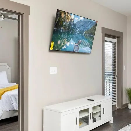 1br Uptown, Pool, Wine, Near Convention Center_311 * Charlotte