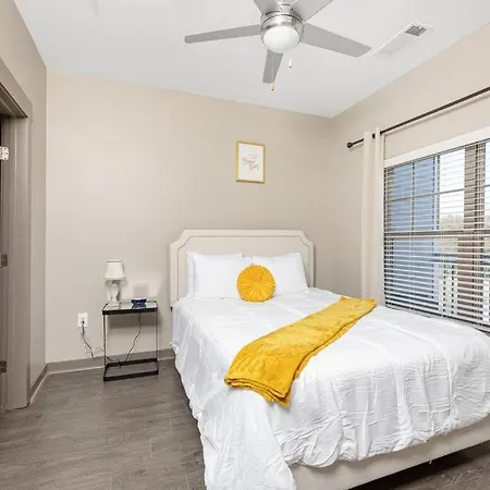 1br Uptown, Pool, Wine, Near Convention Center_311 *