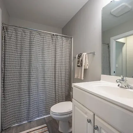 Spacious 2 Bedroom 2 Ba In Charlotte