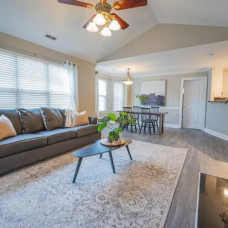 Apartment Spacious 2 Bedroom 2 Ba In