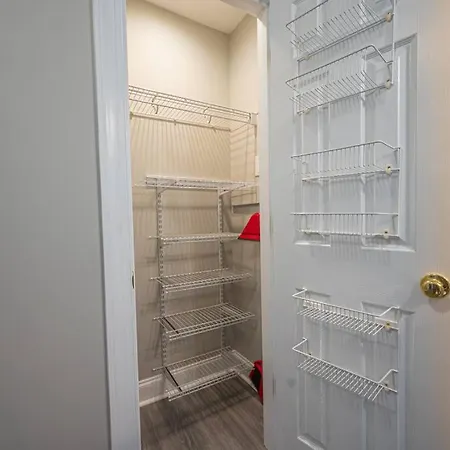 Spacious 2 Bedroom 2 Ba In Apartment