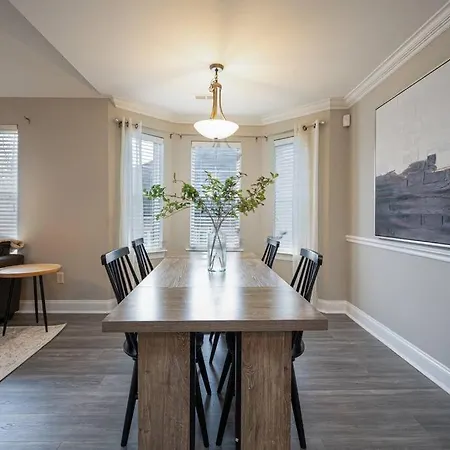 Spacious 2 Bedroom 2 Ba In *