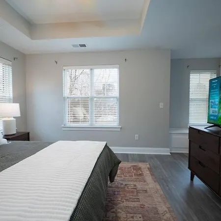 Apartment Spacious 2 Bedroom 2 Ba In *