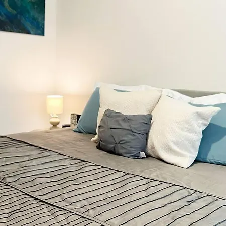 Luxury Executive 2 Bedroom/2 Bathroom Boutique Apartment