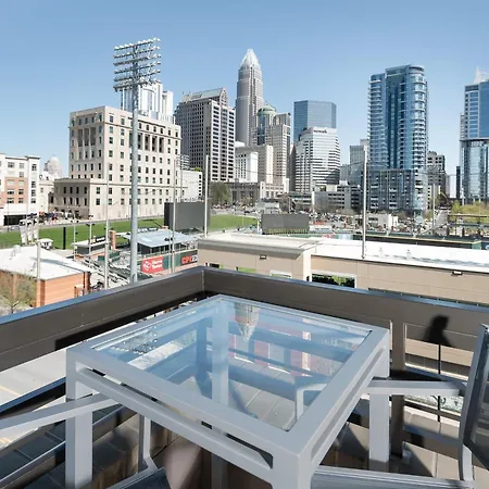 Trifecta Luxury Serviced In Uptown Clt Apartment