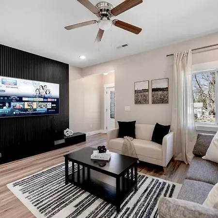 Brand New Cozy Modern W/hot Tub+movieroom 7 Min From Uptown *