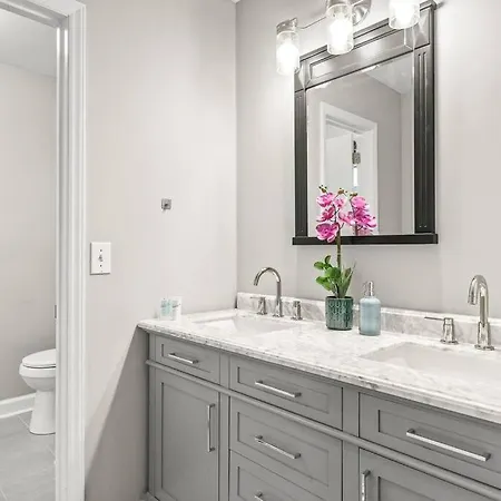 Renovated 3br Retreat With Large Patio & Grill *