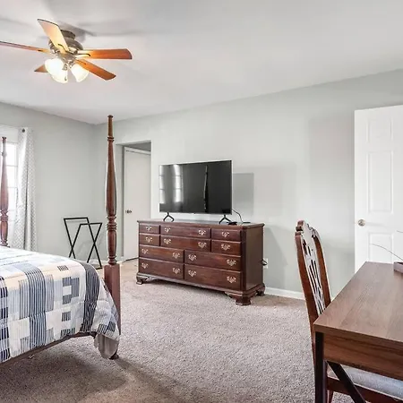 Renovated 3br Retreat With Large Patio & Grill Charlotte