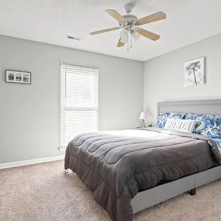 Renovated 3br Retreat With Large Patio & Grill Holiday home *