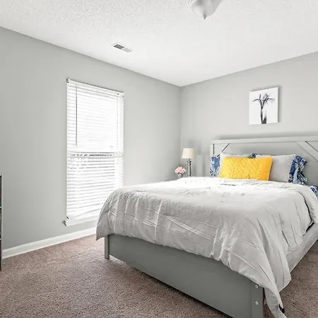 Holiday home Renovated 3br Retreat With Large Patio & Grill