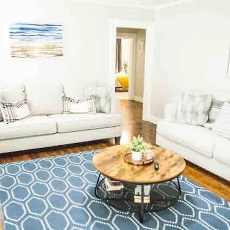 Holiday home Plaza Near Uptown, Noda, Light Rail! *