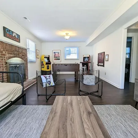 Holiday home Spacious Family Friendly With Game By Unc Charlotte