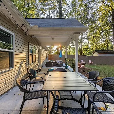 Spacious Family Friendly With Large Fenced In Yard * Charlotte