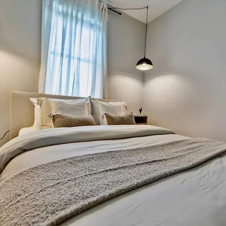 Brand New Cozy Modern W/hot Tub+movieroom 7 Min From Uptown Holiday home Charlotte