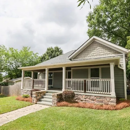 & Tiny With Private Fenced Yard Holiday home Charlotte