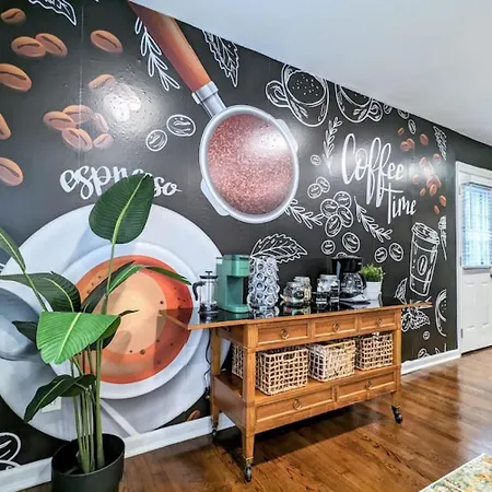 Spacious With Work Space, Firepit, Bbq Grill Charlotte