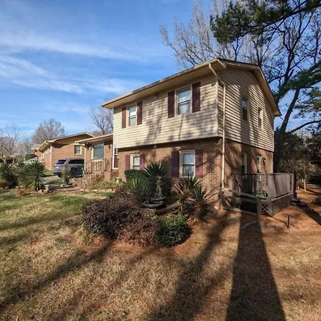Spacious With Work Space, Firepit, Bbq Grill Holiday home