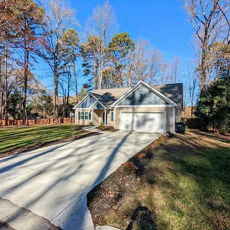 Spacious Family Friendly With Large Fenced In Yard * Charlotte