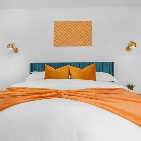 5bd Vibrant Haven: Basketball - 10mins To Airport Holiday home