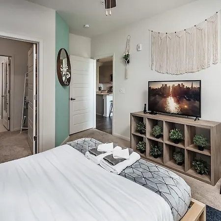 Uptown 4th Ward Luxury Year-round Pool Apartment