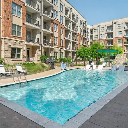 Apartment Uptown 4th Ward Luxury Year-round Pool *
