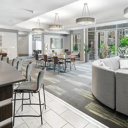 Uptown 4th Ward Luxury Year-round Pool Apartment Charlotte
