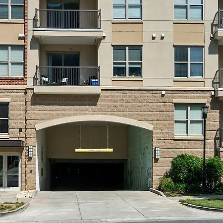 Uptown 4th Ward Luxury Year-round Pool Apartment *