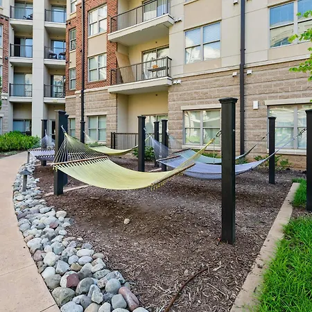 Uptown 4th Ward Luxury Year-round Pool Apartment *