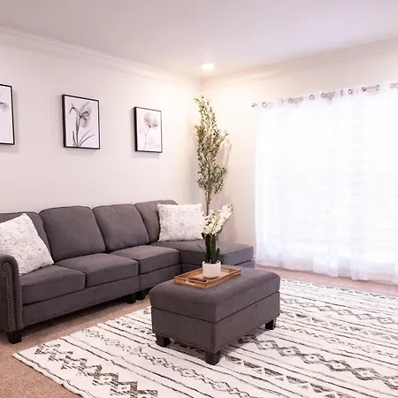 Spacious And Serene 1bedroom Apartment *
