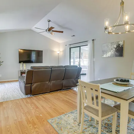 Holiday home Lovely W/ Yard: 9 Mi To Uptown! Charlotte