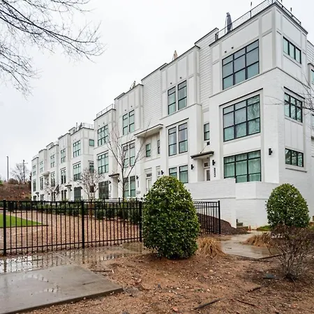 Apartment Townhouse . Rooftop . Cloud Couch . 85 Inch Tv . 2 Miles From Uptown