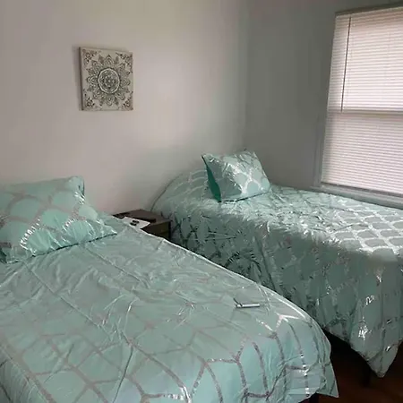 West-end Downtown - Easy Access To Airport & Jcsu Holiday home