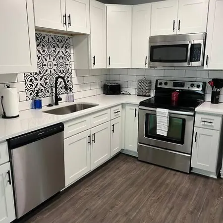 Holiday home Newly Renovated Cute 3 Bedroom 2 Bath *
