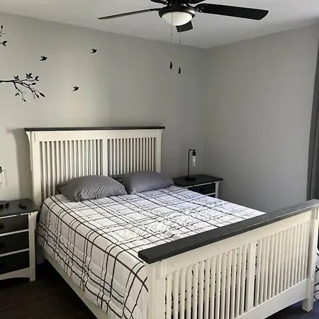 Newly Renovated Cute 3 Bedroom 2 Bath Holiday home Charlotte