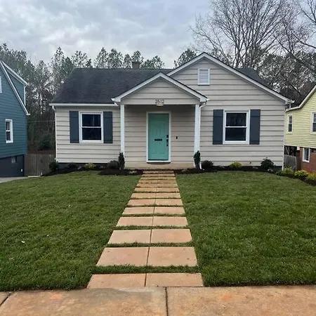 Newly Renovated Cute 3 Bedroom 2 Bath Holiday home *