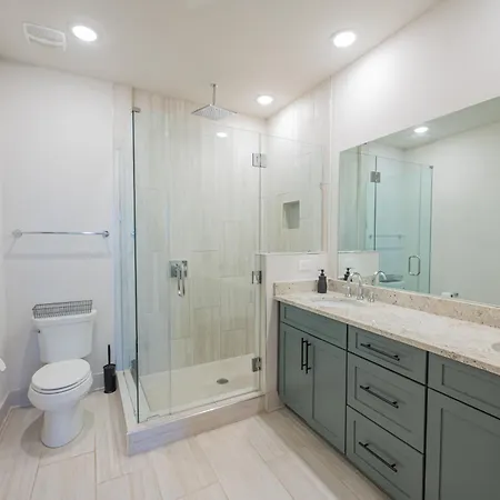 Townhouse . Rooftop . Cloud Couch . 85 Inch Tv . 2 Miles From Uptown Charlotte
