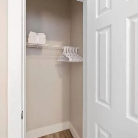 Brand New Cozy Modern W/hot Tub+movieroom 7 Min From Uptown * Charlotte