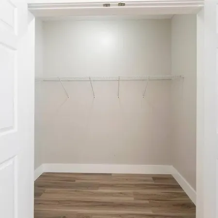 Brand New Cozy Modern W/hot Tub+movieroom 7 Min From Uptown Charlotte