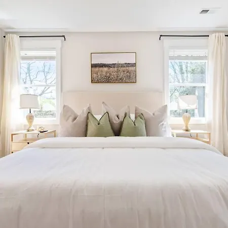 Holiday home Brand New Cozy Modern W/hot Tub+movieroom 7 Min From Uptown