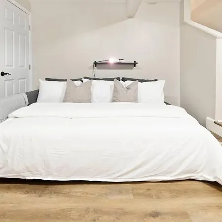 Brand New Cozy Modern W/hot Tub+movieroom 7 Min From Uptown *